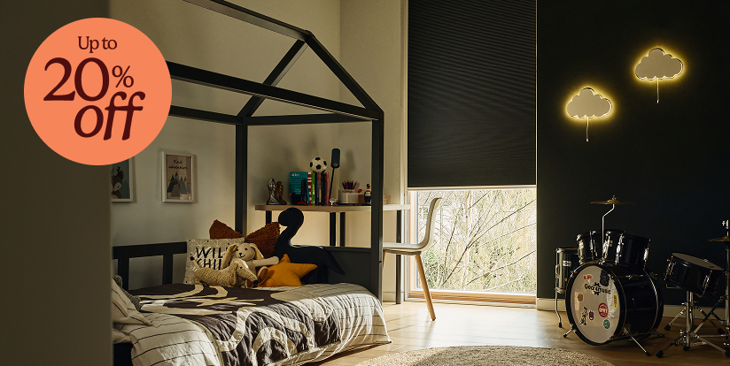 Complete blackout pleated blinds